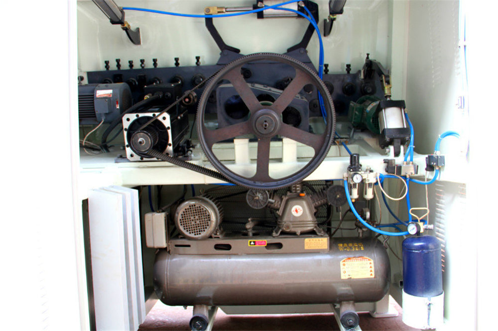 CNC stroj za savijanje žice4
